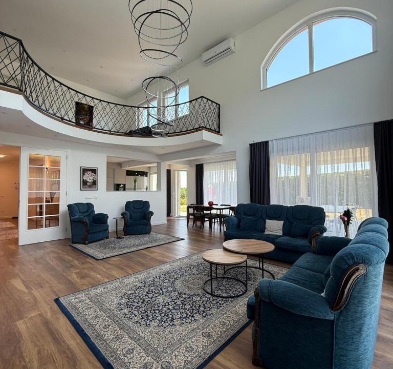 Pejë Villa | Cozy Hillside Home - Gated & Scenic