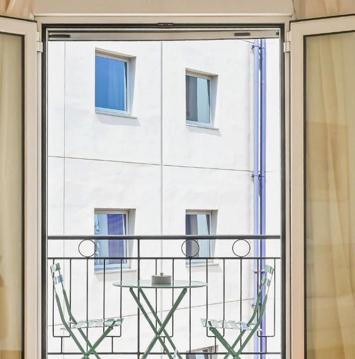 Ampelokipoi Apartment | Cozy & Stylish Apartment with Balcony Netflix Near Metro
