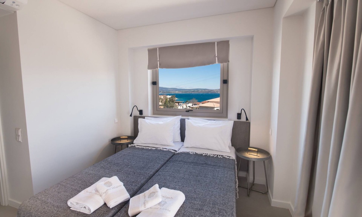 Nikiana Hotel | Crystal Waters