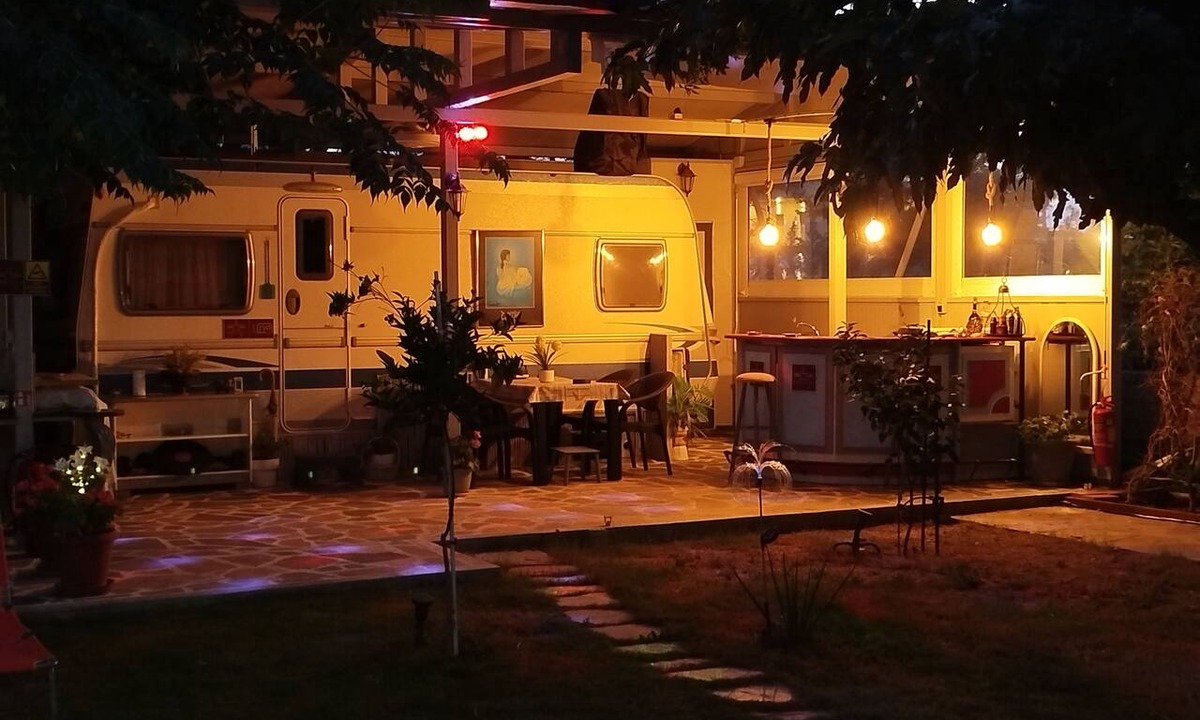 Nea Potidaia House | DamAnda_mare/Camper 1. Cozy & lux 2-bedroom caravan in a peaceful area of Portes