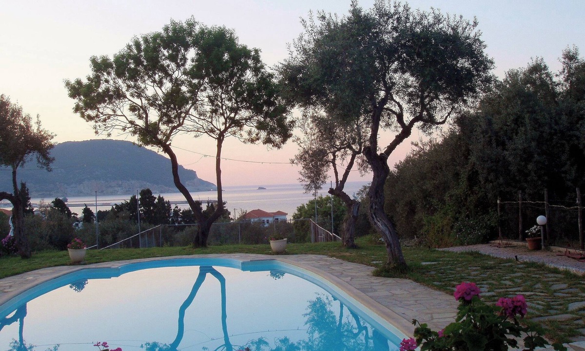 Skopelos Town Cottage | Del & Sol 2 seaside semi detached cottage.