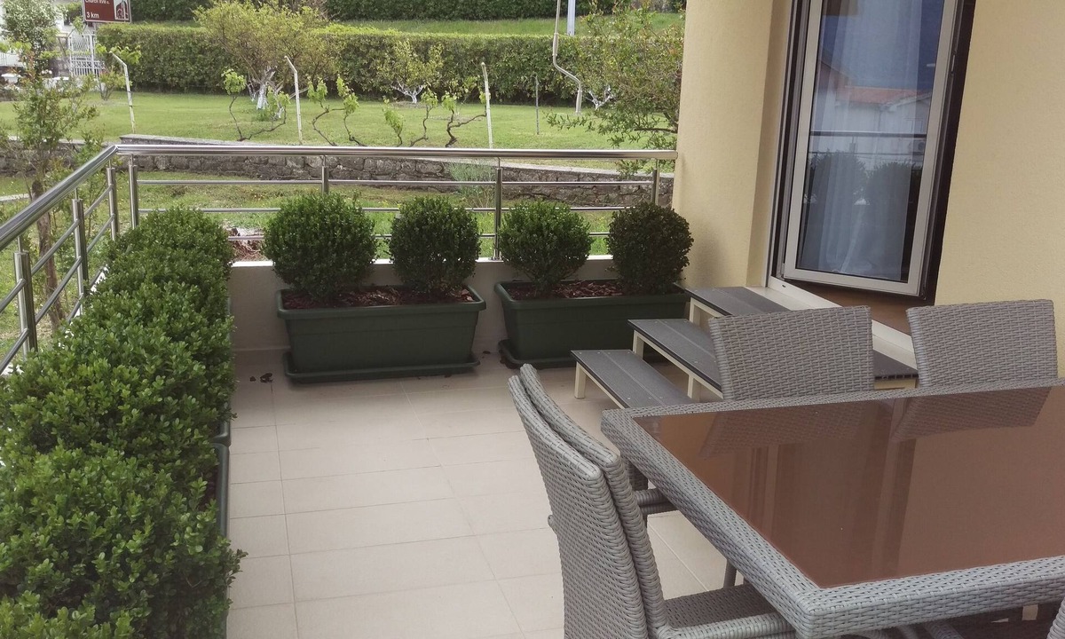 Dobrota Apartment | Deluxe 2 Bedroom Apartment with Terrace and Private Garage