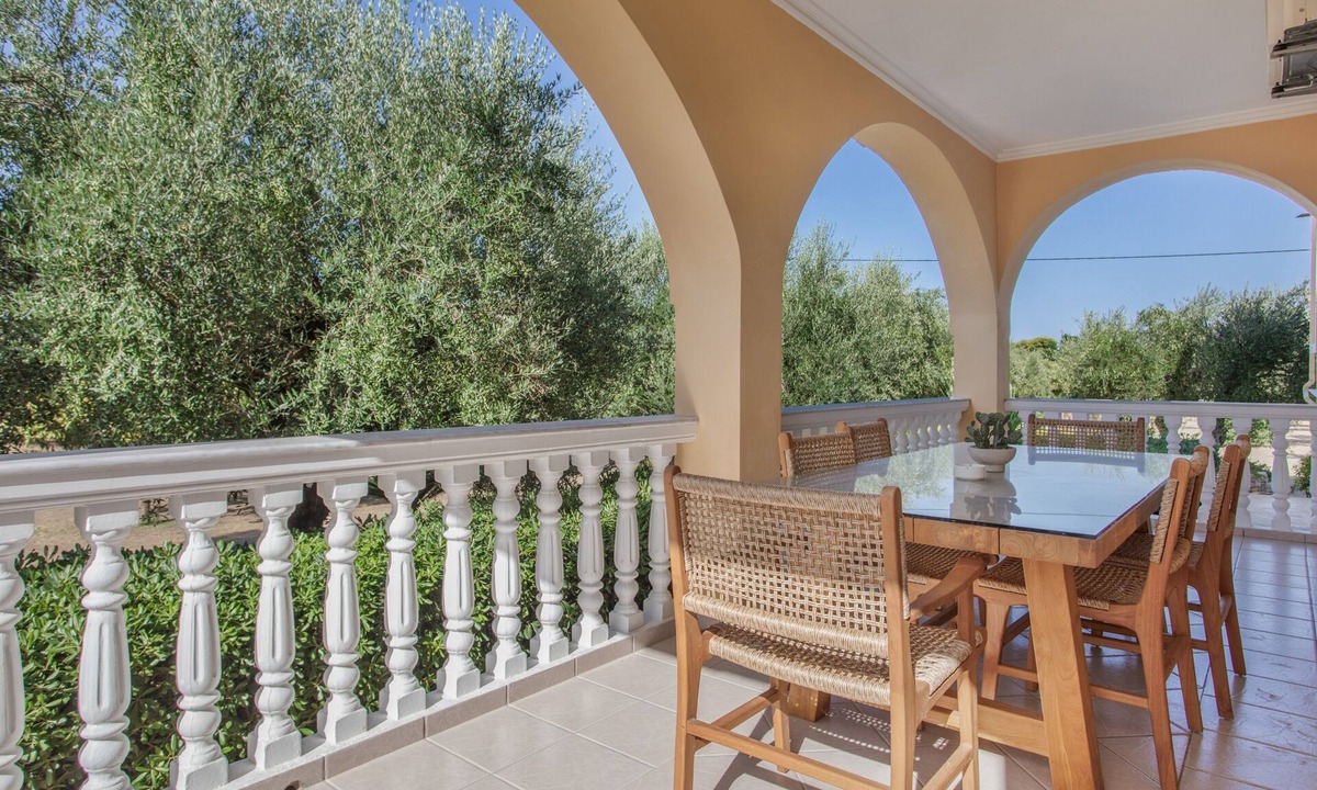 Vasilikos Apartment | Deluxe Two-Bedroom Apartment 1 with Private Veranda, Wi-Fi and Air Conditioning