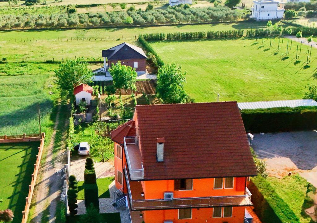 Grile Apartment | Demaj House