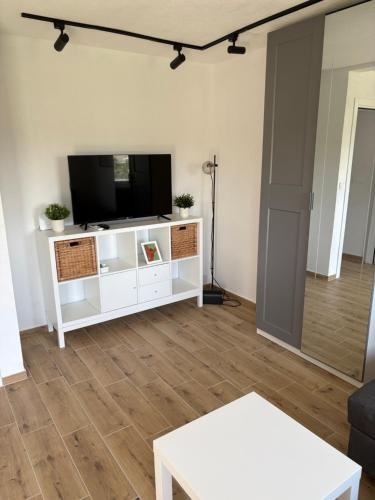 Zgrade Apartment | Deskos sea house in Sutomore I floor