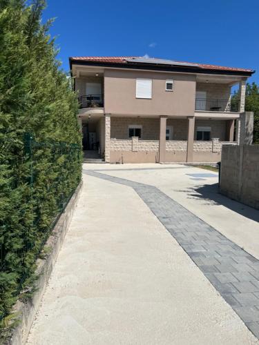 Radanovici Apartment | DIS LUX Apartments