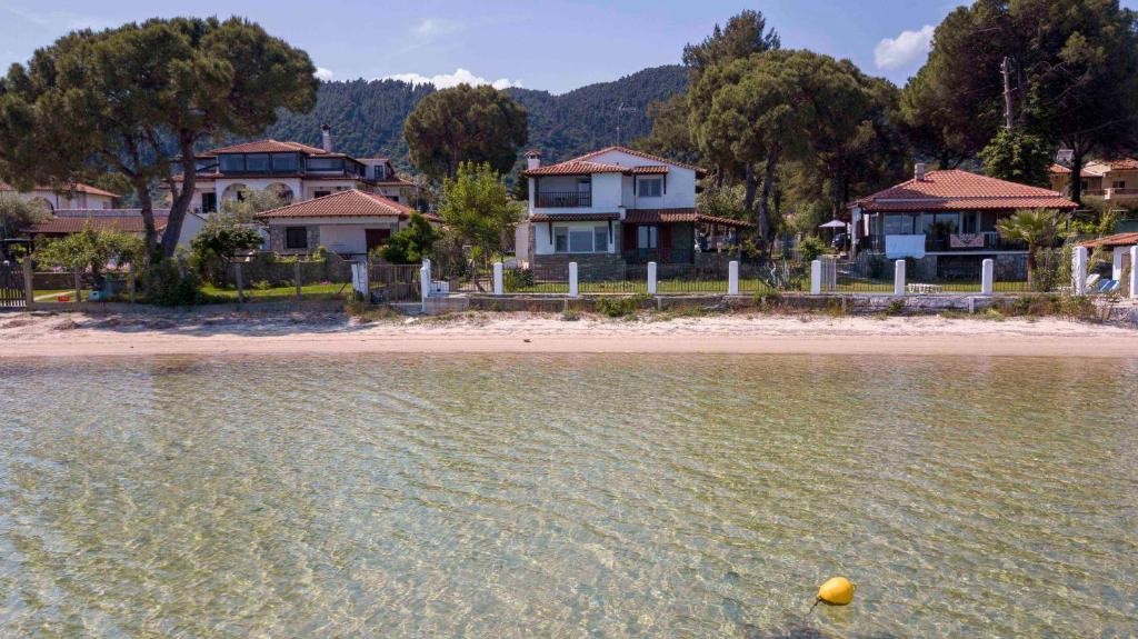 Vourvourou Villa | Docker 2 Beachfront Villa Vourvourou by Halkidiki Villas