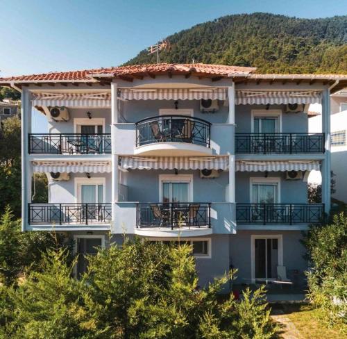 Chrisi Ammoudia Apartment | Doma by Kristina