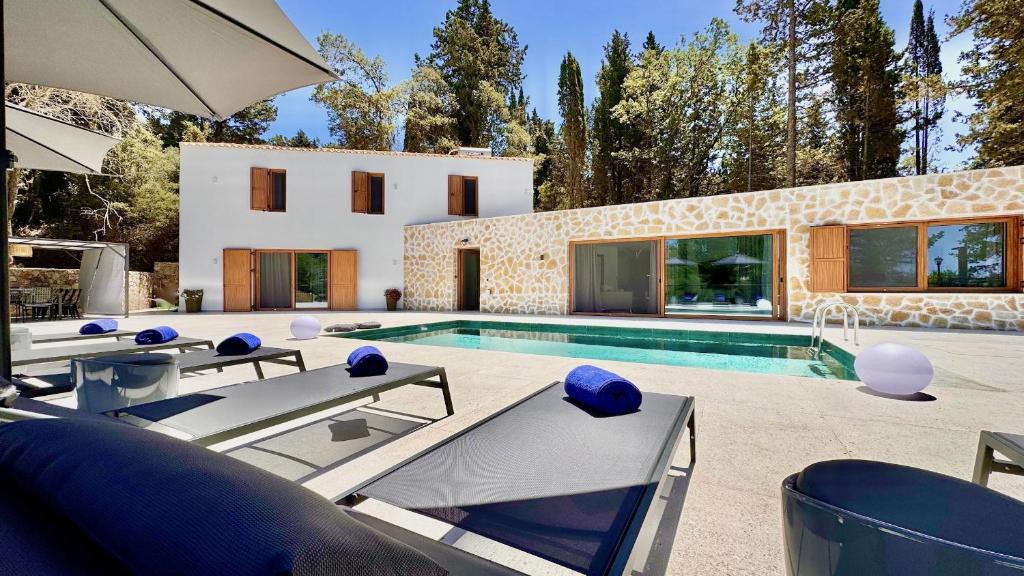 Achilleio Villa | Domenico Morani Luxury Villa Concept with private pool by DadoVillas