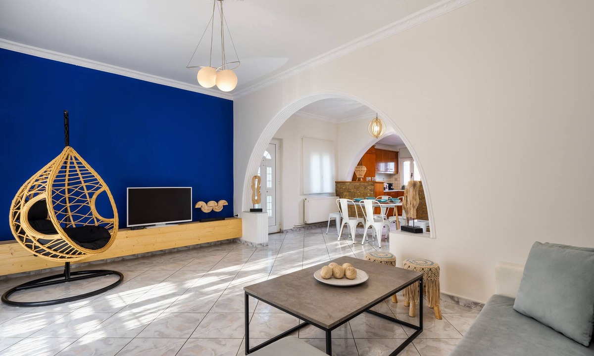Fira Apartment | Downton Fira 2-Bed Apt, Sleeps 6, Pet Friendly