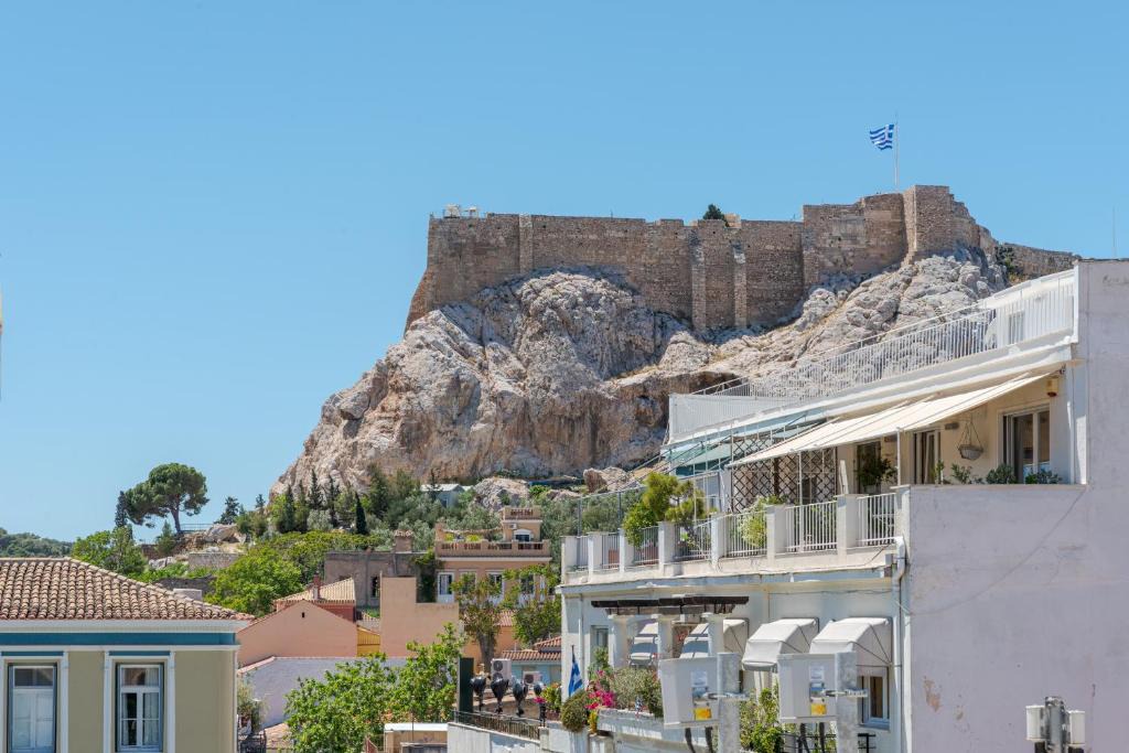 Plaka Apartment | Downtown Cocoon with Roof Deck