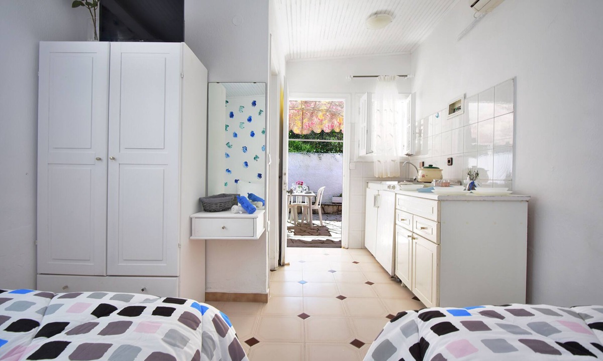 Limni Apartment | Edelweiss studio 100m from the beach