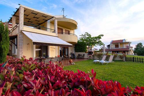 Siviri Villa | Elani Hill Villa by Luxlikehome