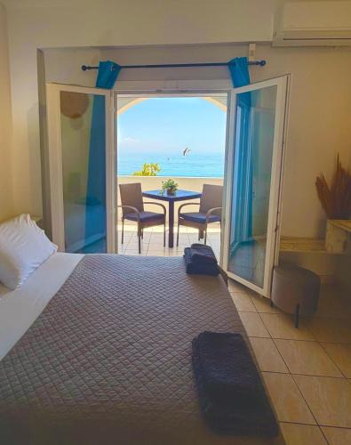 Akrotiri Apartment | Elena's Seafront Deluxe Studios