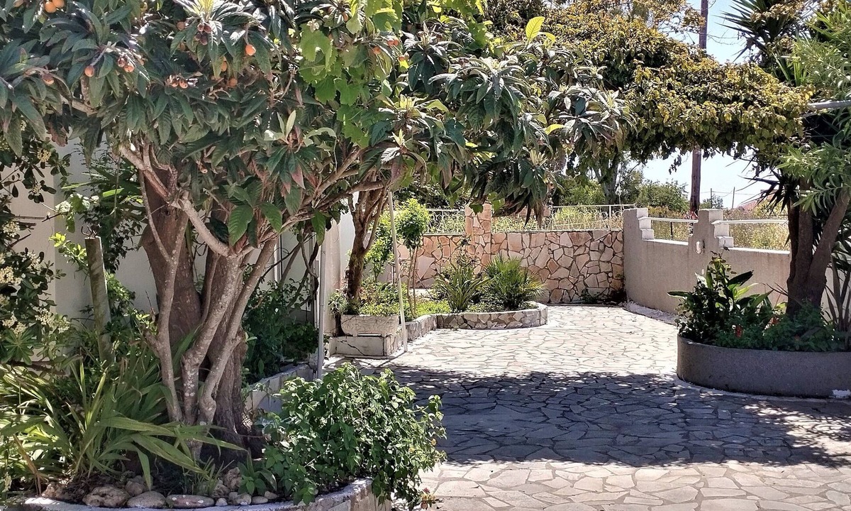 Ag. Georgios Hostel | Eleni Apartments Sant George Beach