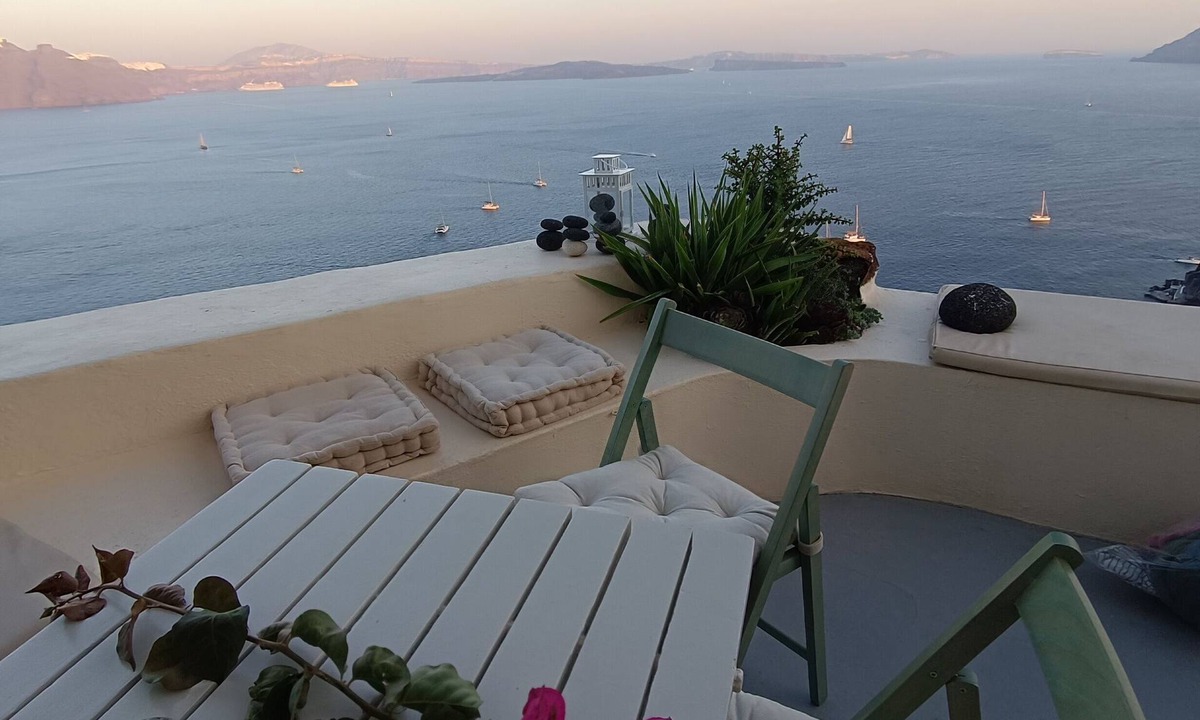 Oia House | Elias Cave House Oia 270 Caldera View . Eco experience at the edge of the cliff