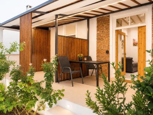 Selinia House | Elvira Boutique Suites - Elegant Studios near the Sea