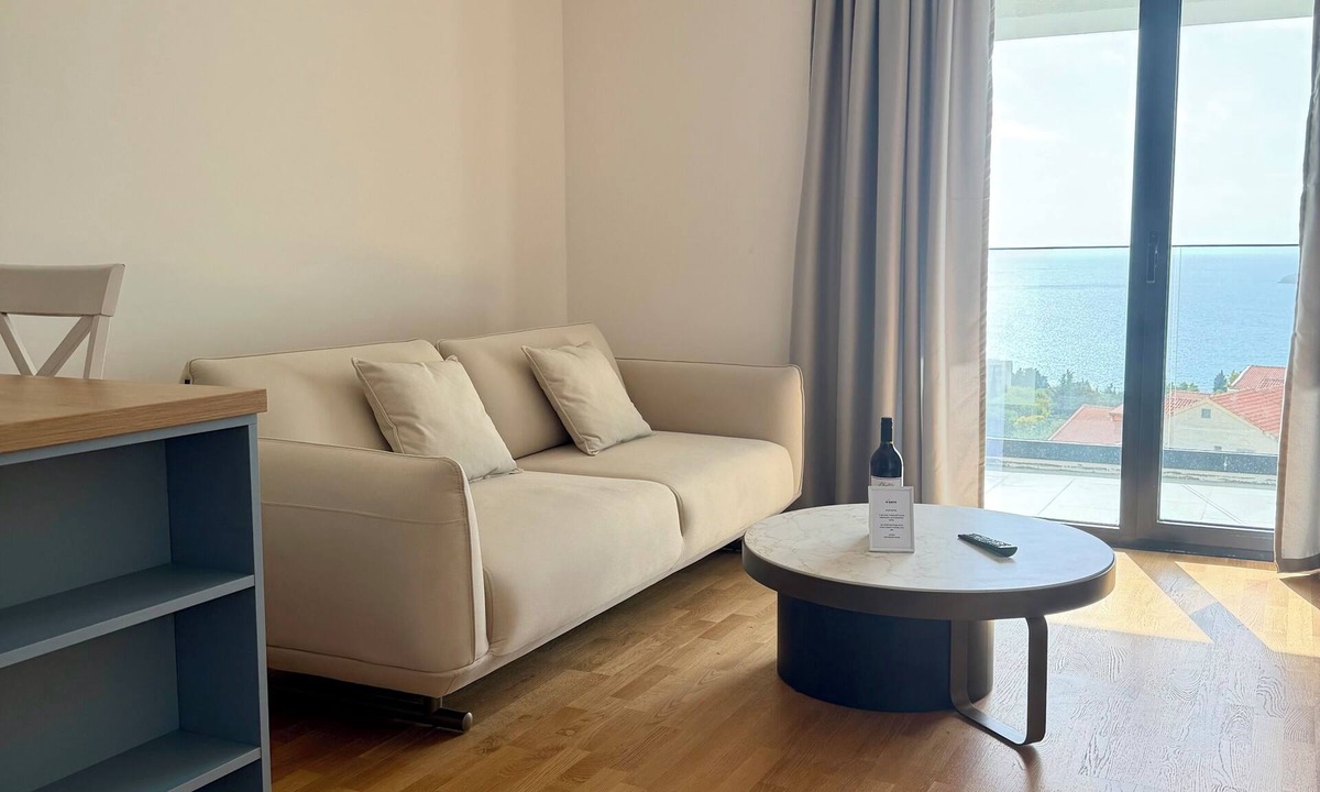 Becici Apartment | Enjoyable 2-bedroom apartment with AC in charming Bečići, Giraffe Suites 8