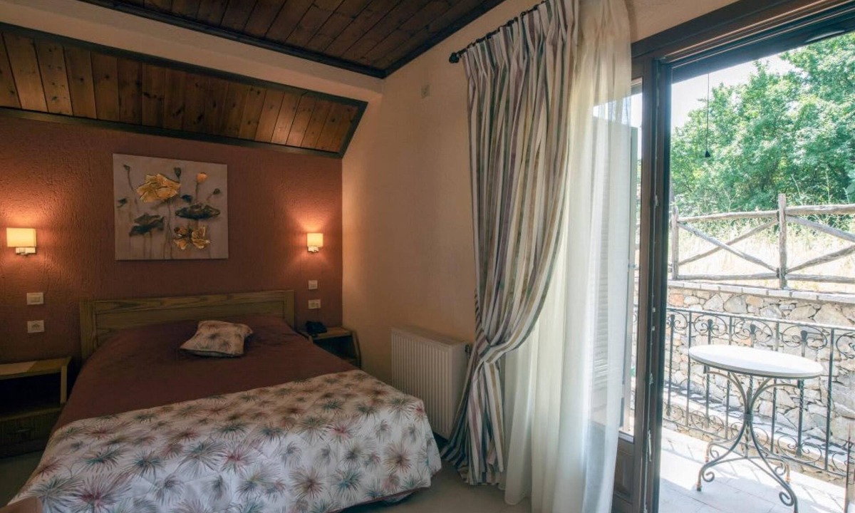 Eptalofos Apartment | Eptalofos Guesthouse - Cozy Double Nest With Balcony