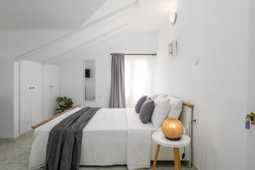 Menegata Apartment | Eraora Lofts & Apartments Kefalonia