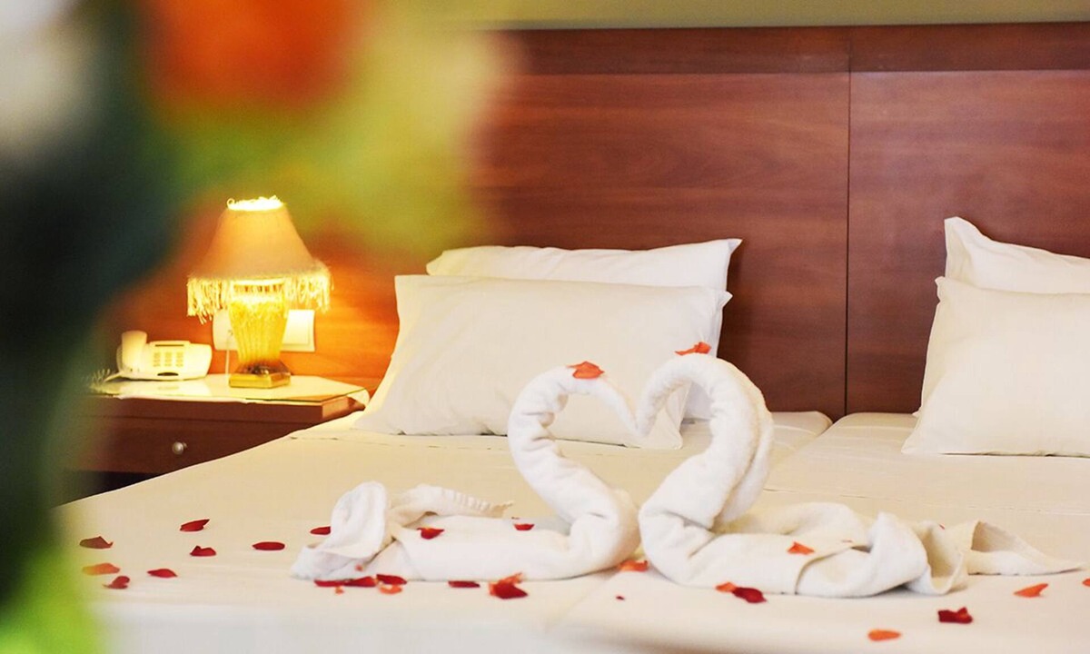 Petaloudes Hotel | Esmeralda Hotel