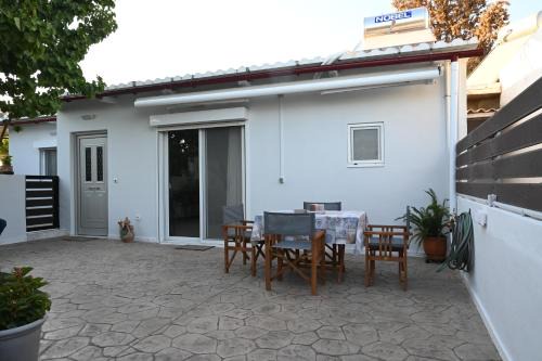 Agia Marina Mikrolimanou House | Evita's Guesthouse