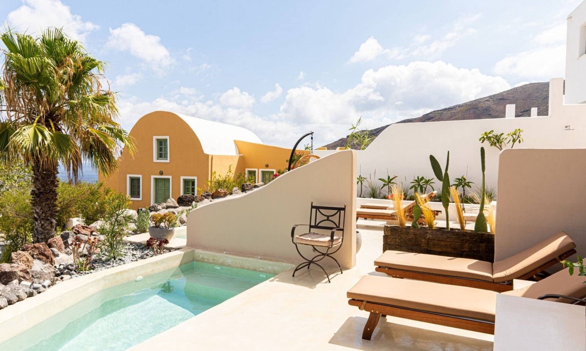 Finikia Villa | Exclusive 2 Bedrooms and 1 Split Level Bedroom Villa with Outdoor Jetted Pool an