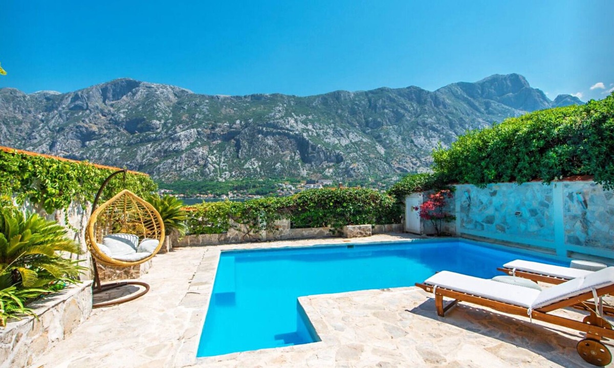 Prcanj House | Experience a unique atmosphere with friends and family