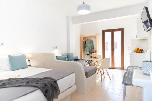 Naxos Town Villa | Exquisite Naxos Suite Deluxe Junior Suite Private Balcony