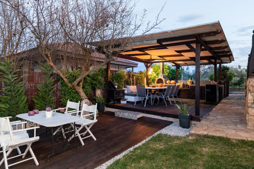 Agia Triada Apartment | F & B Collection - St Triada for 8 - Villa Niki
