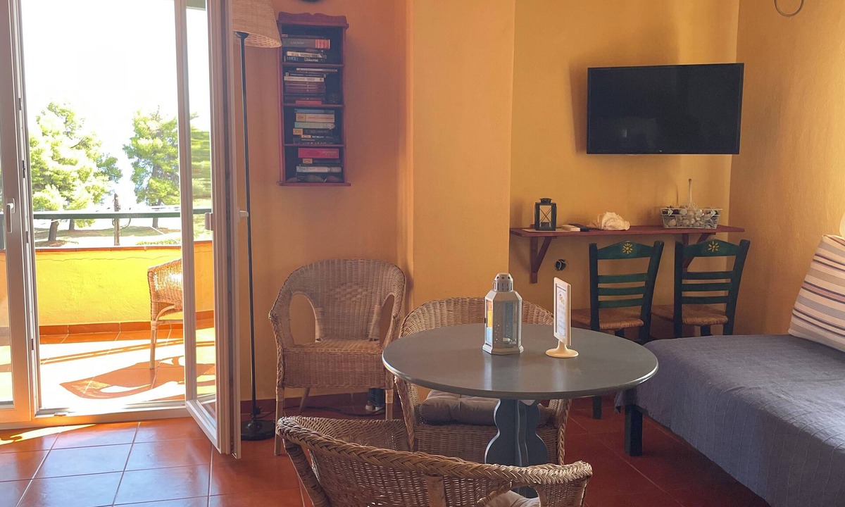 Pirgadikia Apartment | Family apartment with sea view, only 3 min away from private beach