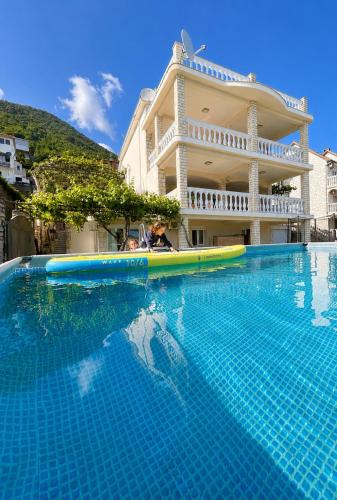 Bijela Apartment | Family House with pool & sea view