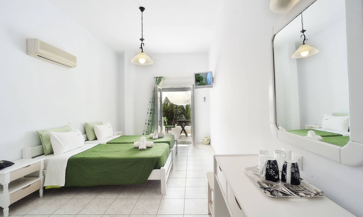 Schinoussa Town Hotel | Filoxenia by Grispos Villas