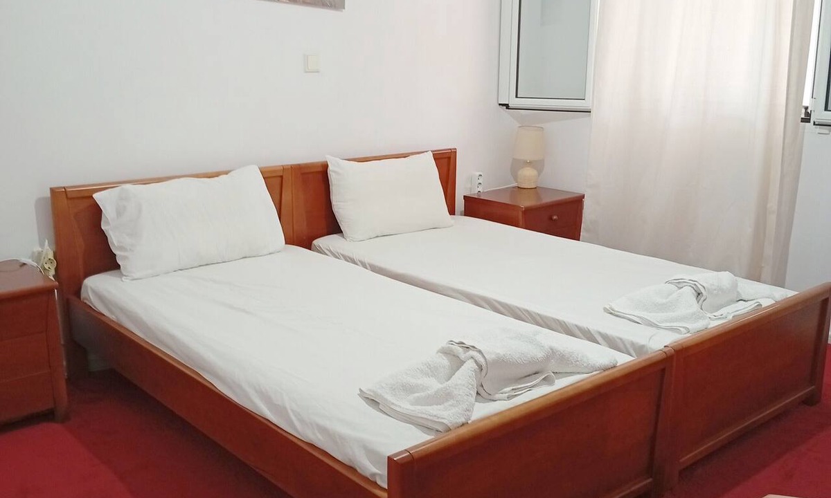 Episkopos Apartment | 'First Floor' Room Shared Pool and Wi-Fi
