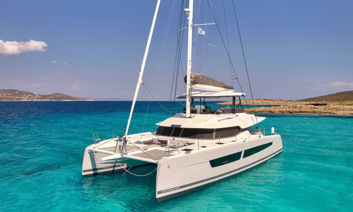 Alimos Boat Rental | Floating Villa: Yacht Vacation with Captain & Chef - 10 Guests - 61 Ft