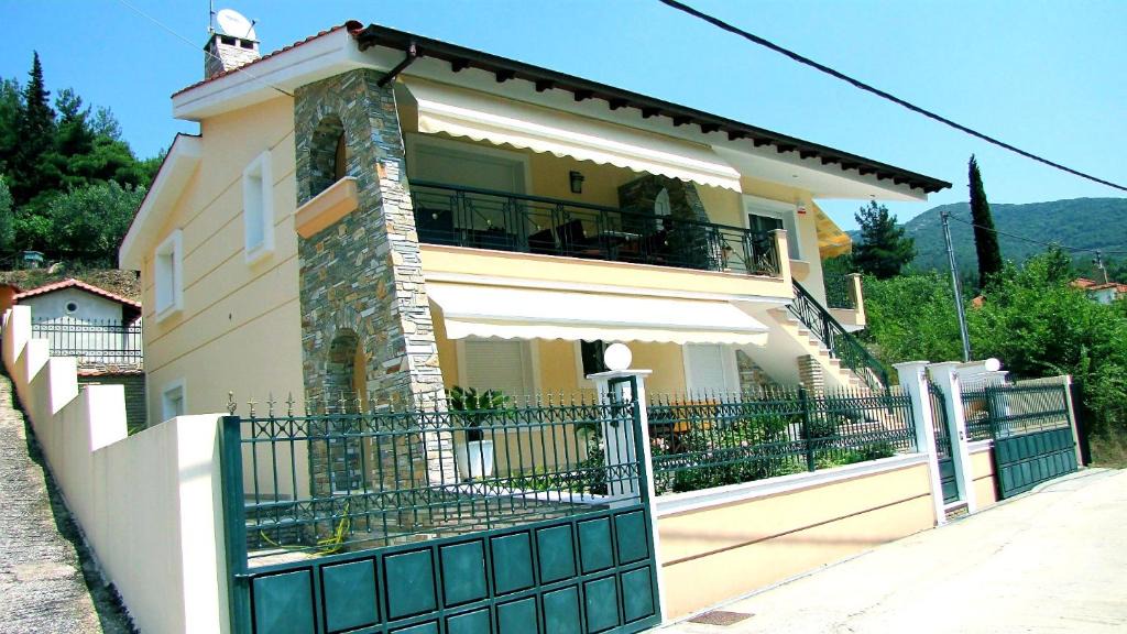 Zigos Apartment | Forest view apartment