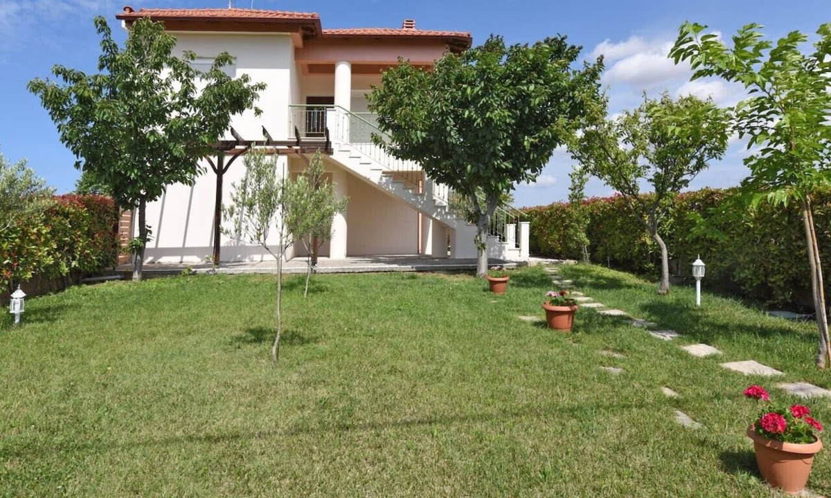 Paralia Dionysiou Apartment | Fotinia Beach House by RentalsPro 1st floor