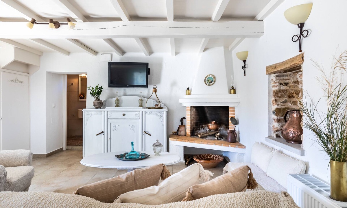 Skopelos Town Villa | Fully renovated house of Skopelos’ style into nature! .