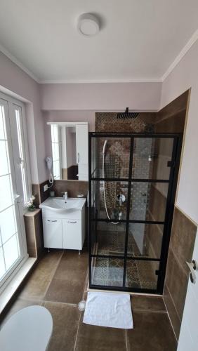 Permet House | Funky Boutique Hotel & Adventures