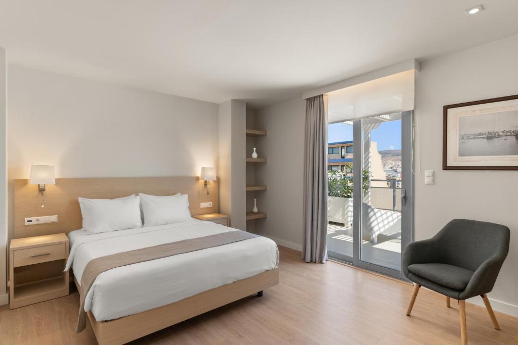 Piraeus Hotel | Gallery Central Piraeus Port
