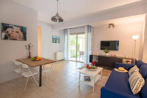 Voula Apartment | garden flat close to the beach