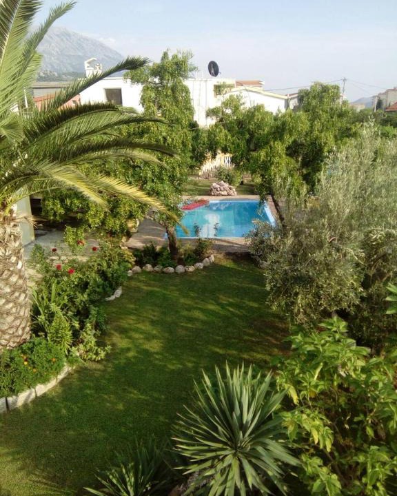 Burtaisi Apartment | Garden