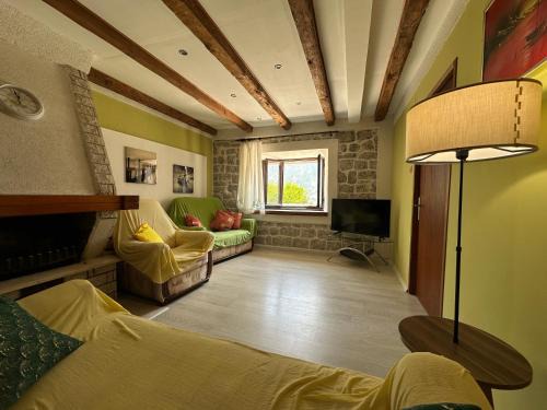 Prcanj House | Garden Vista Stone House