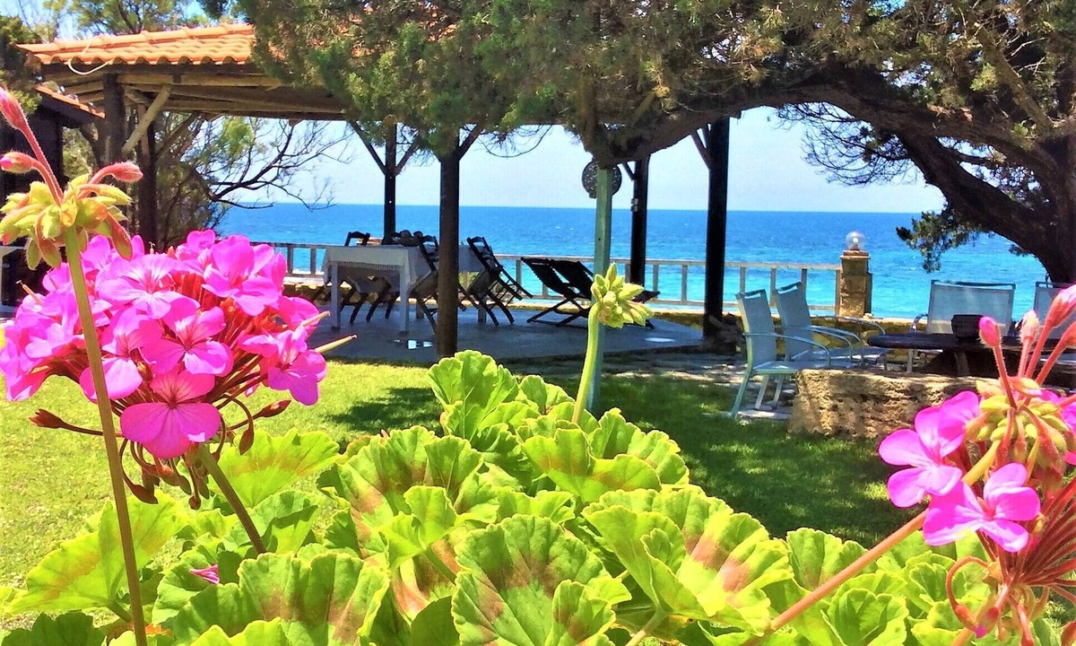Pyrgos Apartment | Genari Family Sea View Apartment Steps from the Beach