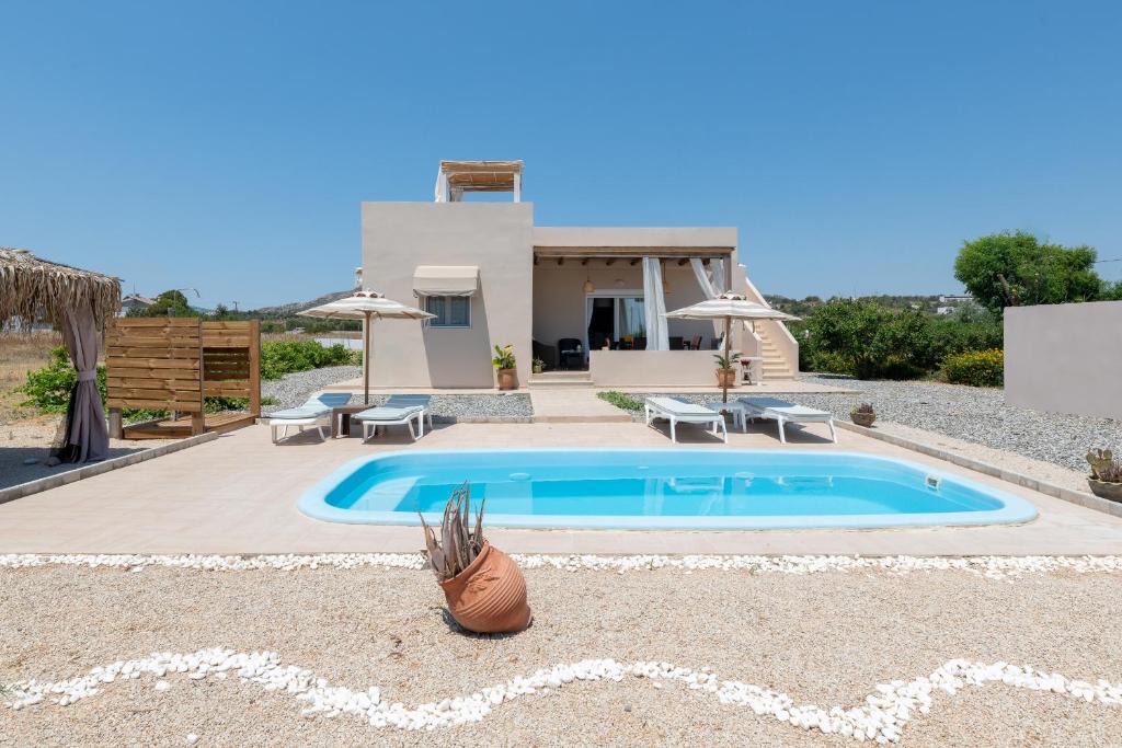 Gennadi Villa | Gennadi Serenity House- beachfront villa with pool