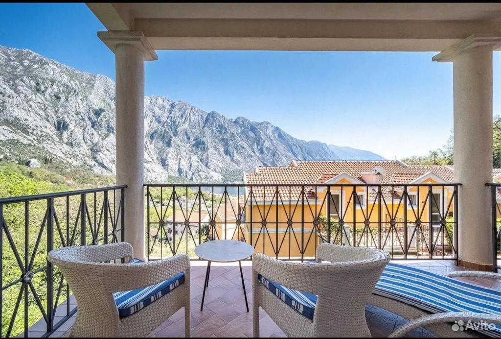 Orahovac Apartment | GH Mountain & Bay View with POOL