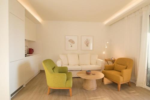 Glyfada Apartment | Glyfada Glow Suites by CorfuEscapes