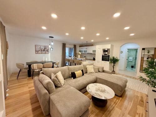 Przno Apartment | Golden Light Residence - Luxury Spacious Holiday Condo with Sea view