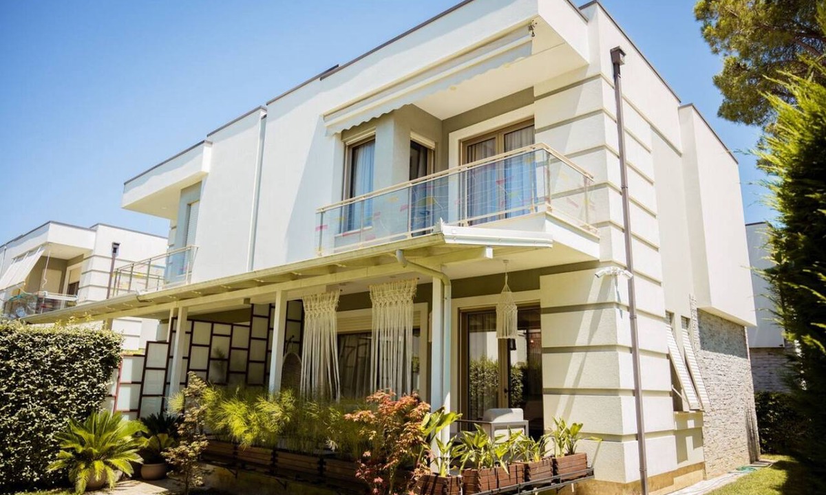 Ishem House | Golden Pines Villa with Garden / Perla Resort