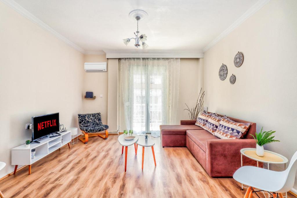 Neapoli-Sykies Apartment | Grand Apartment Next to Center 3bd 110sqm